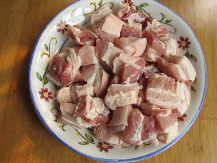 白菜猪肉炖粉条步骤2