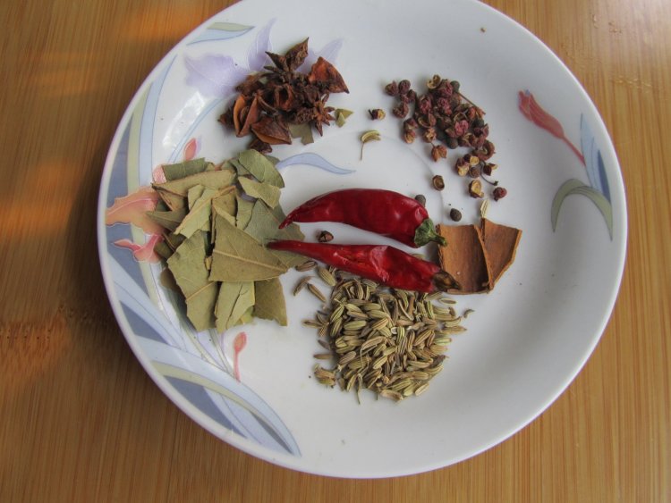 白菜猪肉炖粉条步骤3