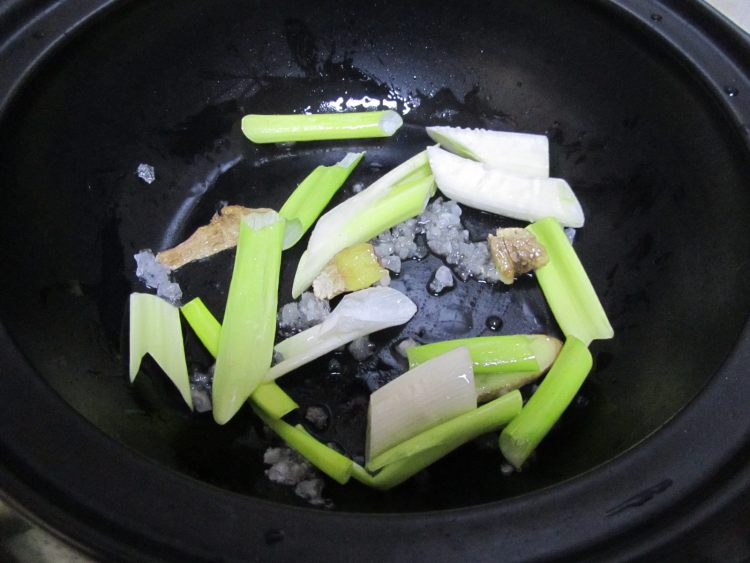 白菜猪肉炖粉条步骤8