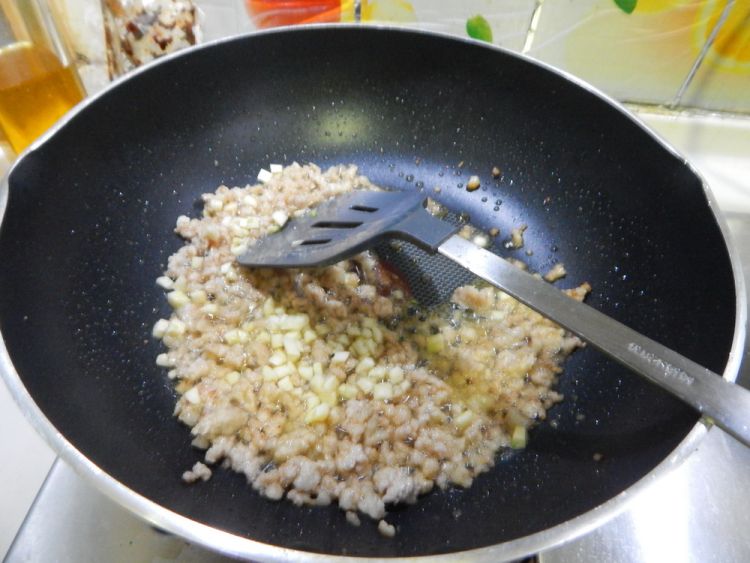 菜椒肉末浇茄子步骤8