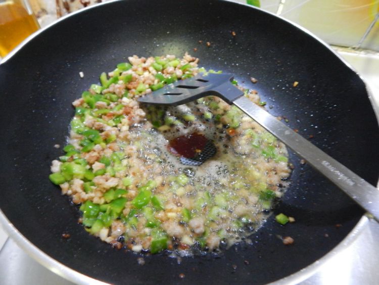 菜椒肉末浇茄子步骤10