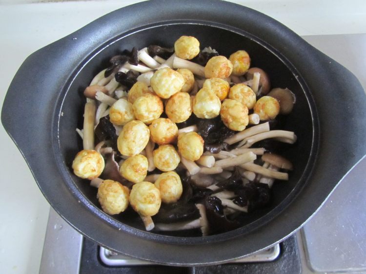 虎皮鹌鹑蛋茶树菇步骤6