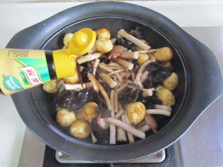 虎皮鹌鹑蛋茶树菇步骤7