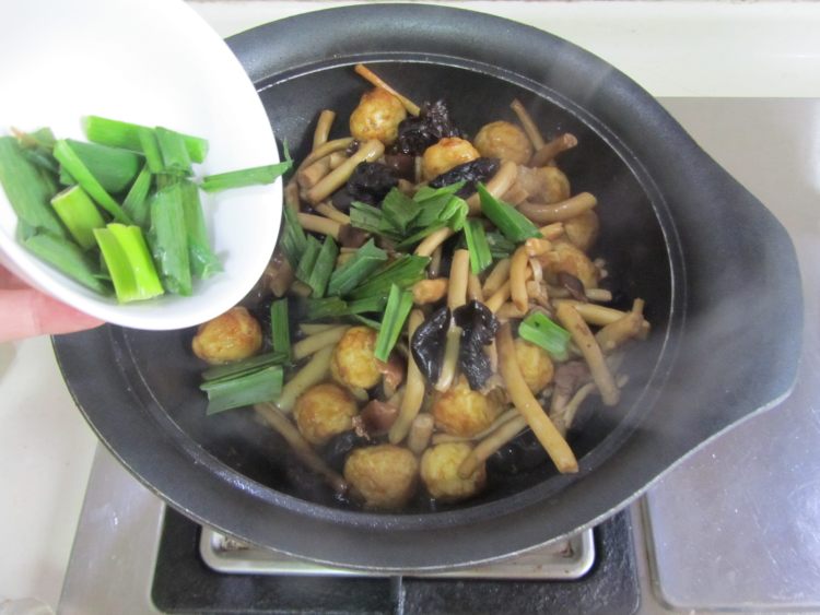 虎皮鹌鹑蛋茶树菇步骤10