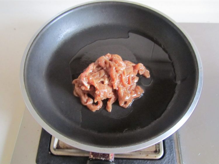 洋葱韭菜炒鸭脯肉步骤4