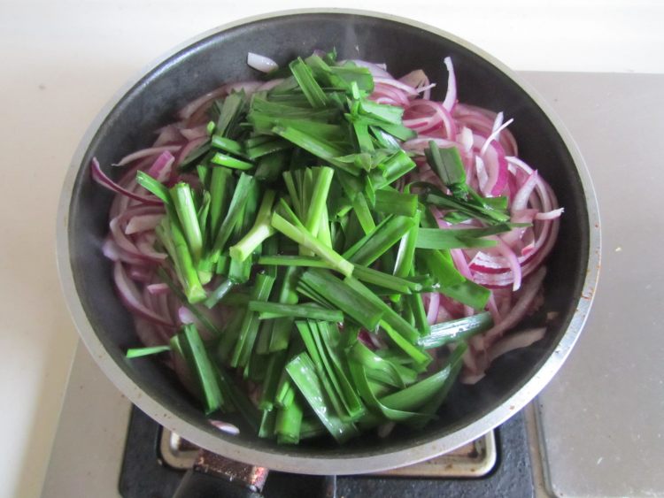 洋葱韭菜炒鸭脯肉步骤7