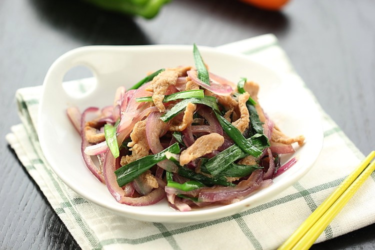洋葱韭菜炒鸭脯肉步骤10