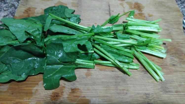 虾米拌菠菜步骤3