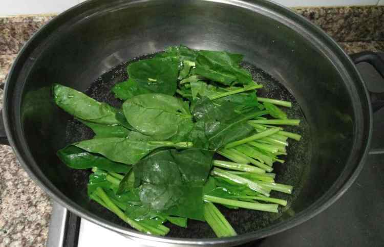 虾米拌菠菜步骤4