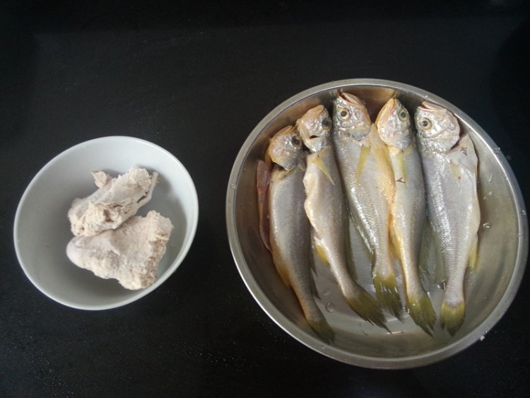 酒糟小黄鱼步骤1