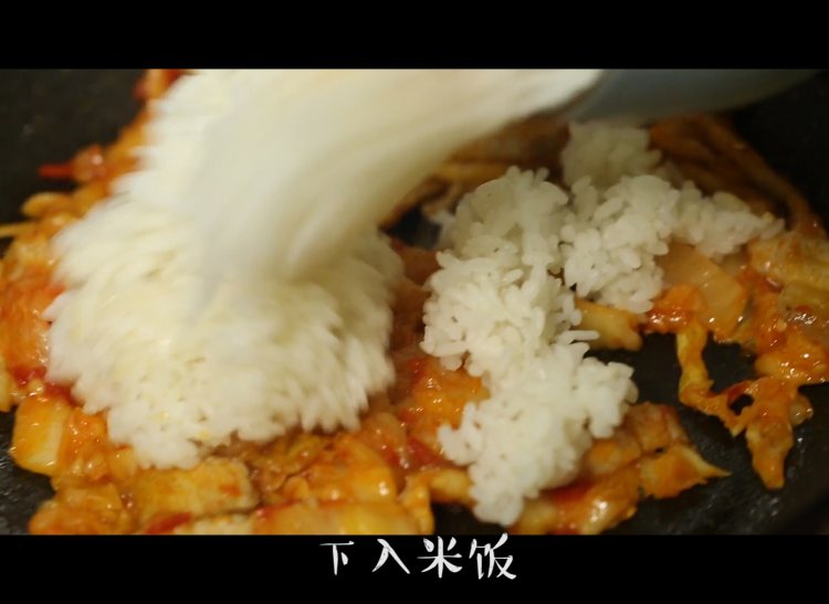 五花肉泡菜炒饭步骤2