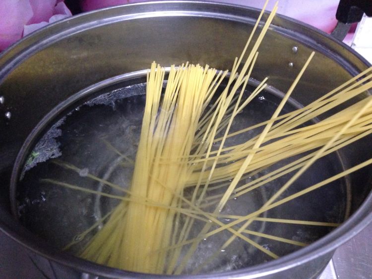鲜虾培根番茄意面#百步骤14