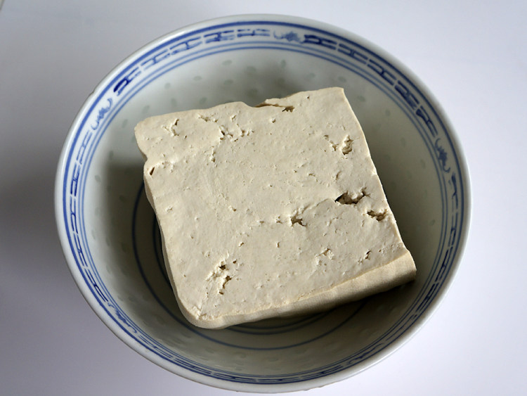 干贝肉丁酿豆腐步骤6