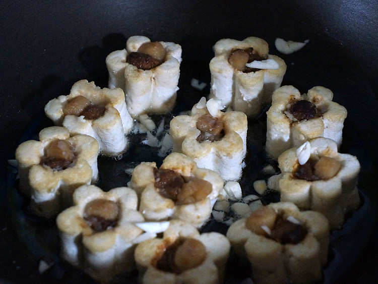 干贝肉丁酿豆腐步骤12