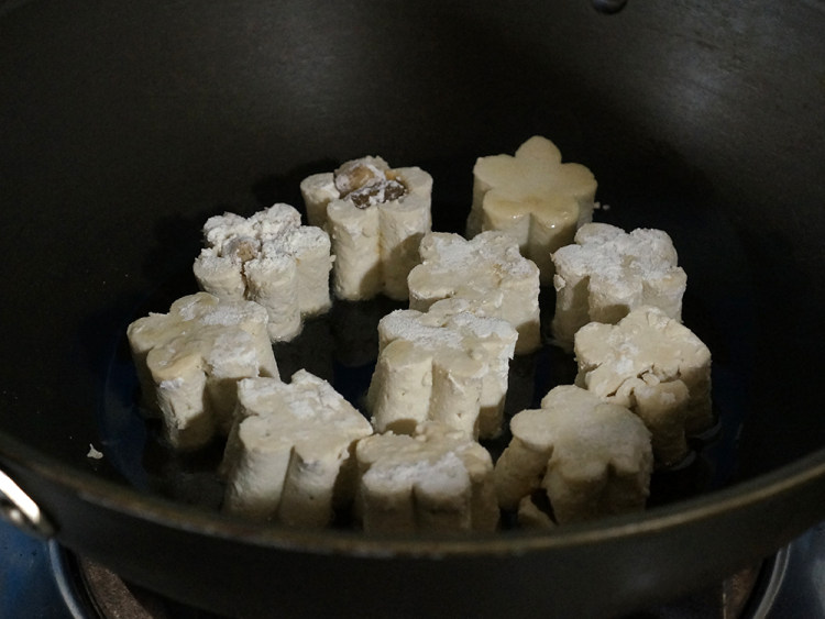 干贝肉丁酿豆腐步骤11