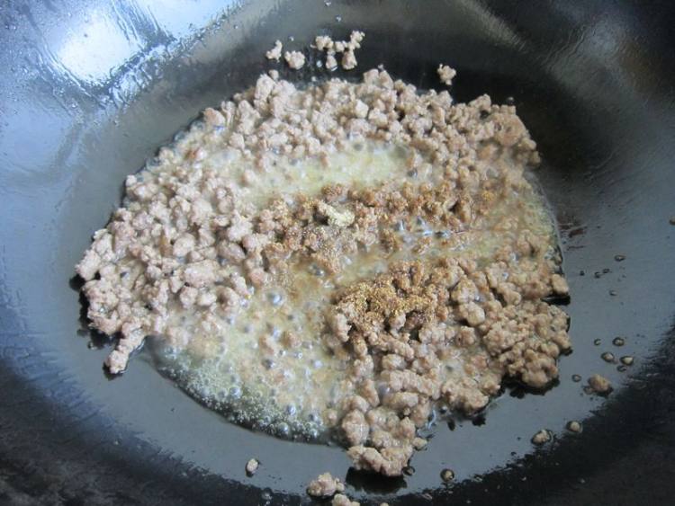 泡椒炒牛肉末步骤5