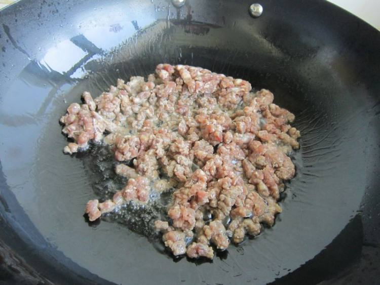 泡椒炒牛肉末步骤4