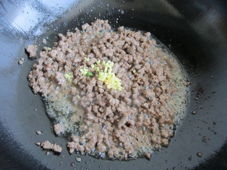 泡椒炒牛肉末步骤6