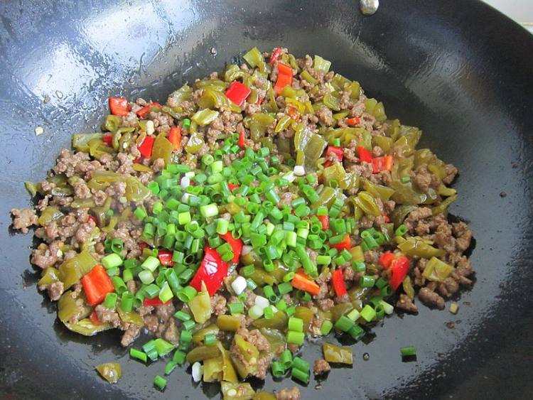 泡椒炒牛肉末步骤8