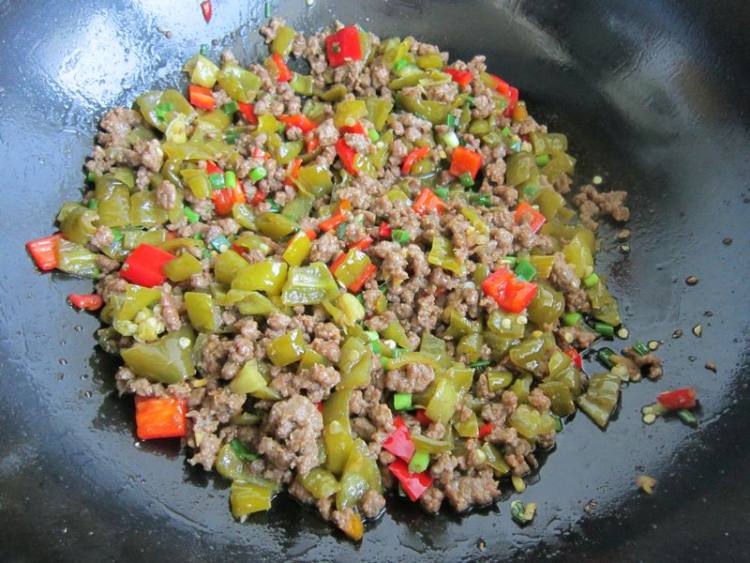 泡椒炒牛肉末步骤9