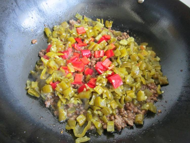 泡椒炒牛肉末步骤7