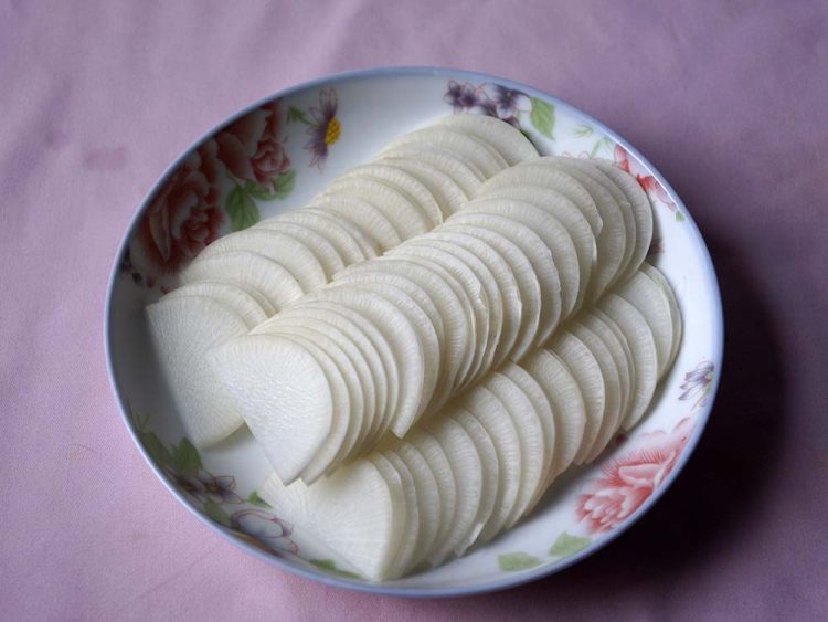 葱油萝卜片步骤2