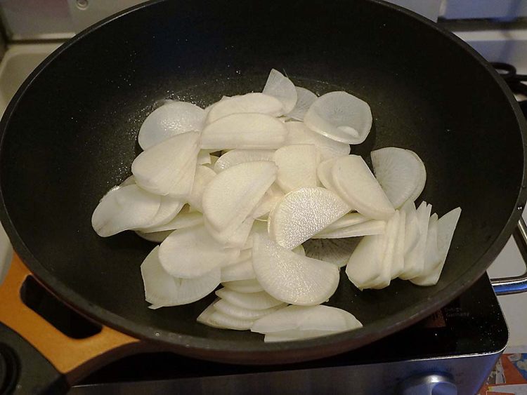葱油萝卜片步骤3
