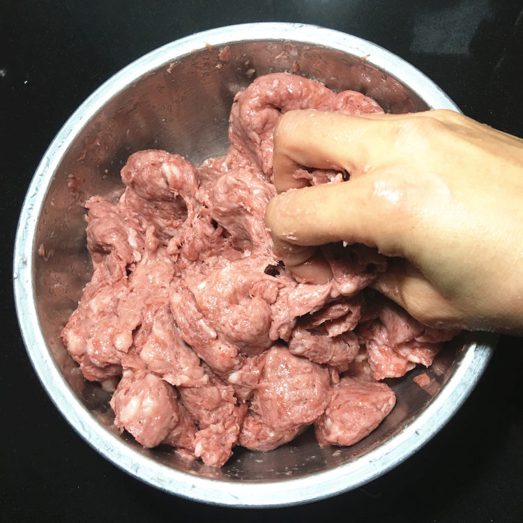 黑椒脆皮肠步骤7
