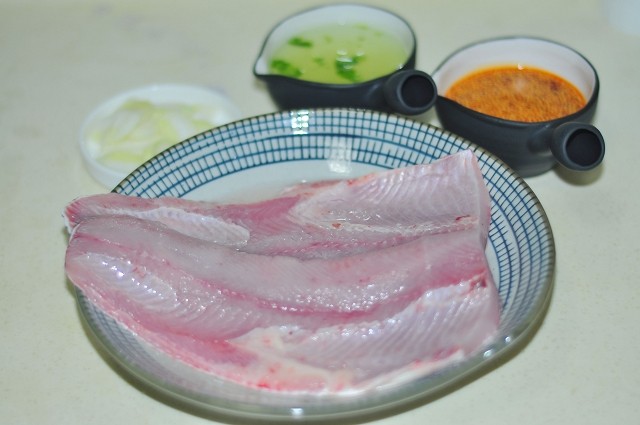 红油鱼片步骤1