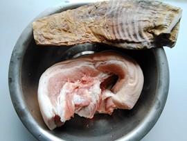 笋干烧肉步骤1