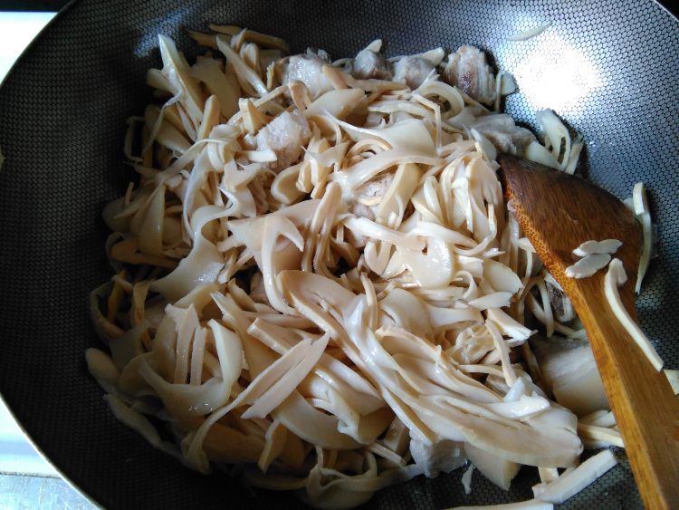 笋干烧肉步骤8