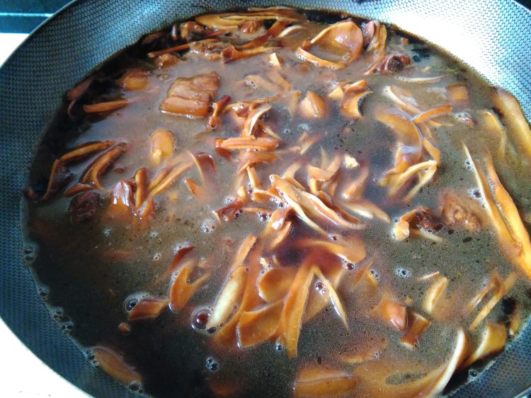 笋干烧肉步骤10