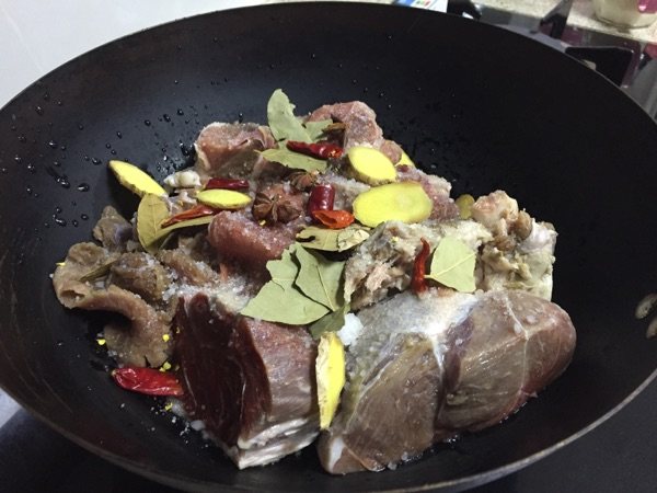 卤牛肉步骤7