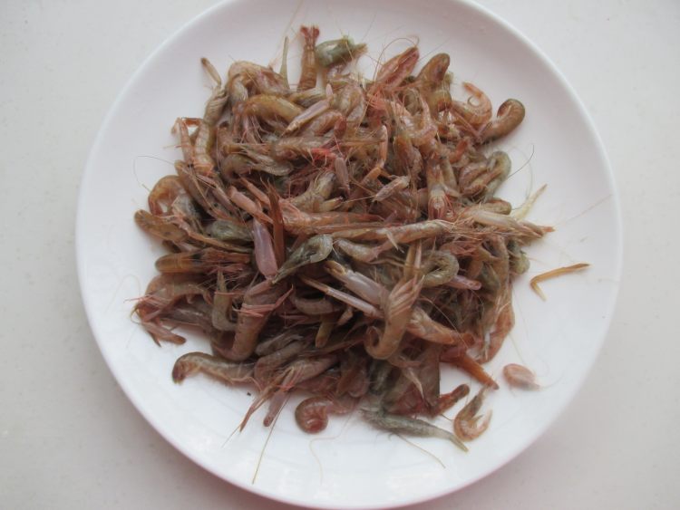 麻辣油爆虾步骤1