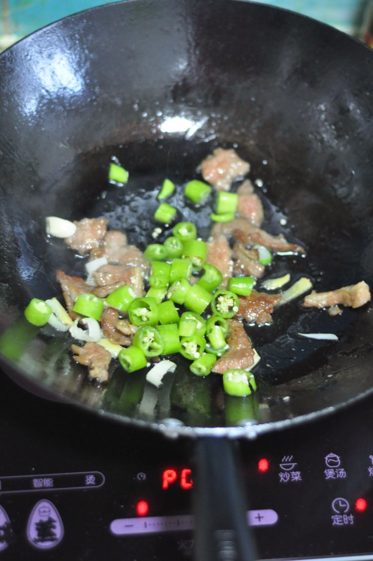 杭椒炒牛肉#本味家乡步骤4