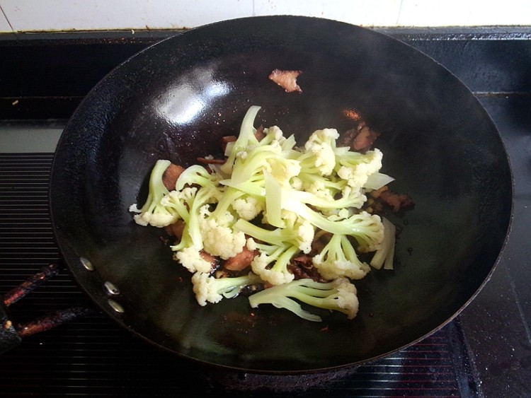 鸡蛋干酱肉炒花菜#本步骤8