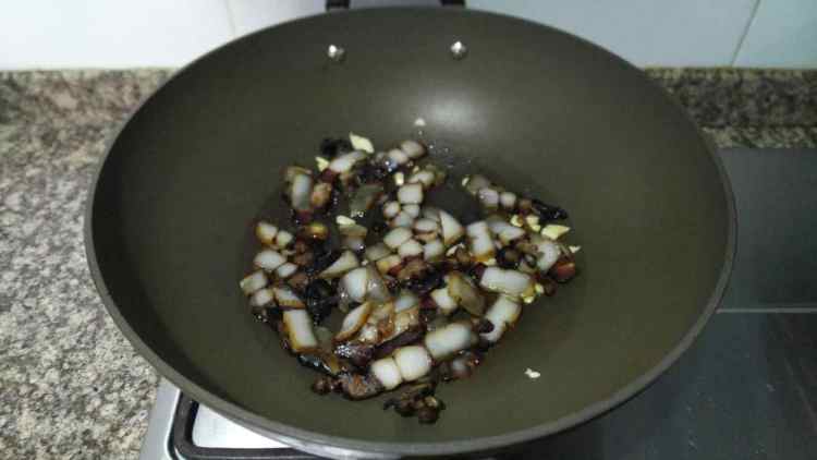 蒜苔炒腊肉步骤5