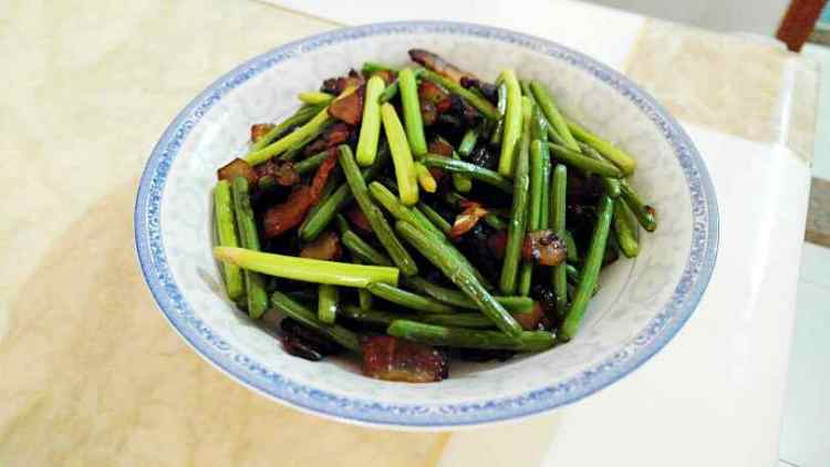 蒜苔炒腊肉步骤8