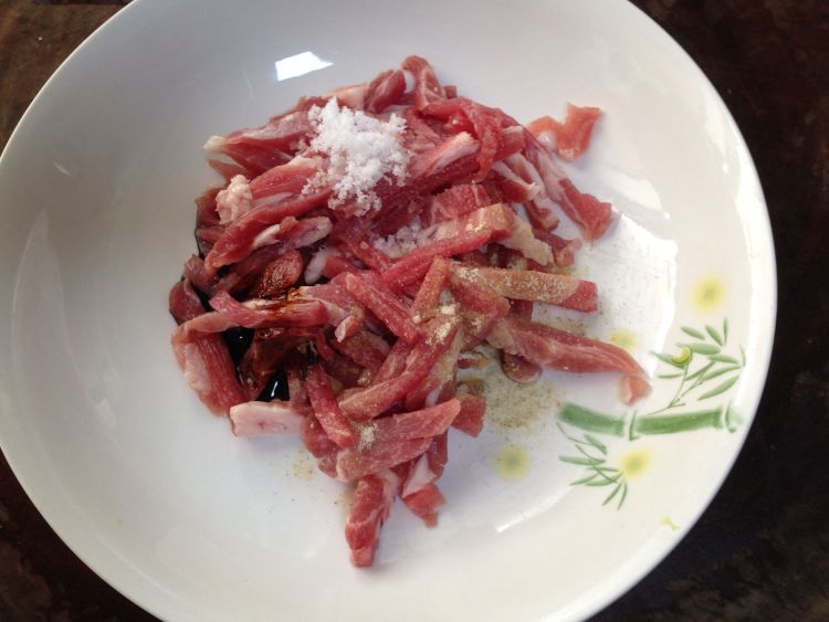 蒜苔炒肉丝#本味家乡步骤2