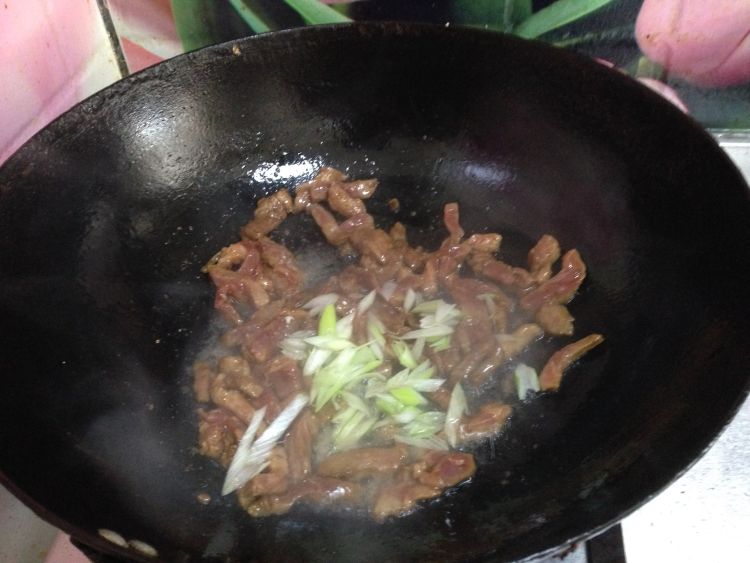 蒜苔炒肉丝#本味家乡步骤6