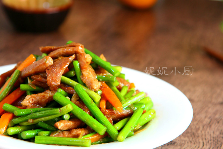 蒜苔炒肉丝#本味家乡步骤9