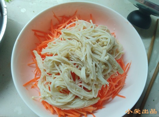 胡萝卜拌金针#本味家步骤5