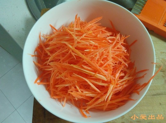 胡萝卜拌金针#本味家步骤2