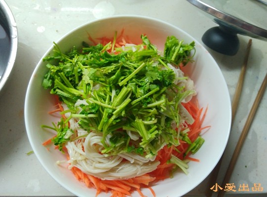 胡萝卜拌金针#本味家步骤8