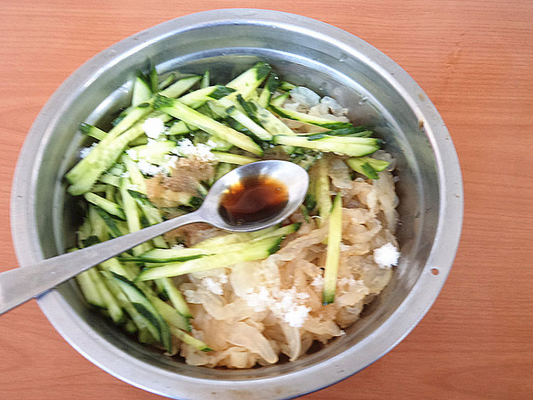 海蜇拌黄瓜#本味家乡步骤5