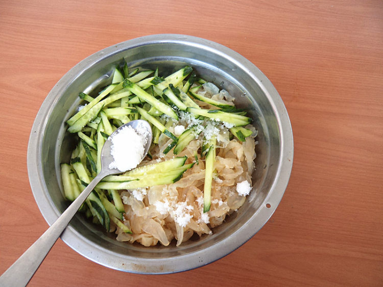 海蜇拌黄瓜#本味家乡步骤4