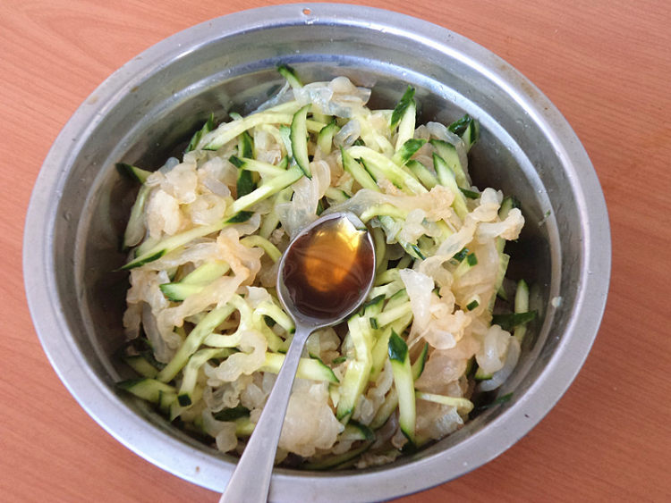 海蜇拌黄瓜#本味家乡步骤6