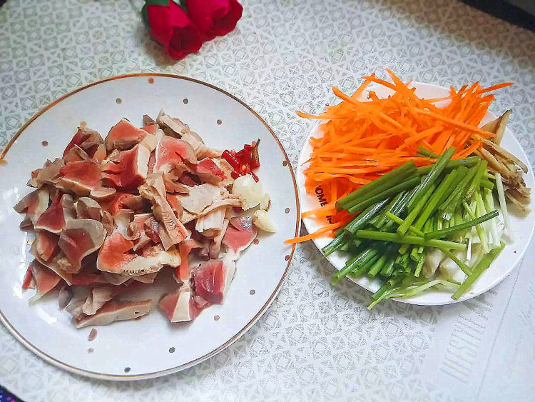 杂蔬炒鸭胗步骤1