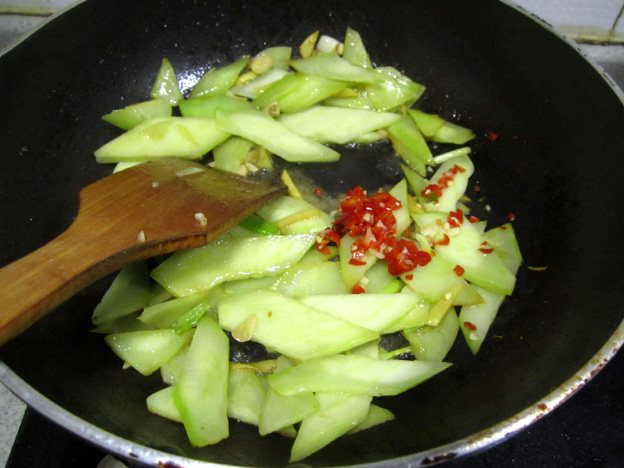 芥兰梗炒肉步骤7