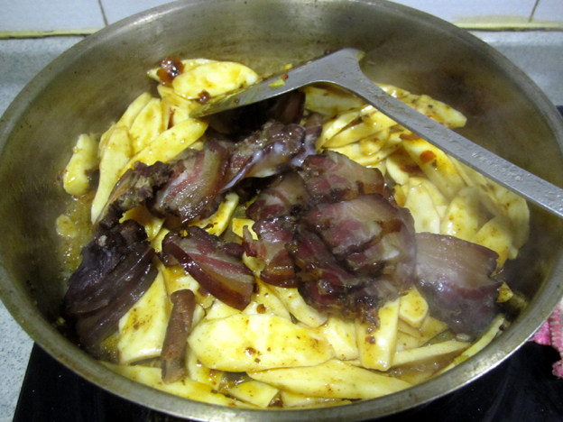 砂锅腊肉炒山药#本味步骤10